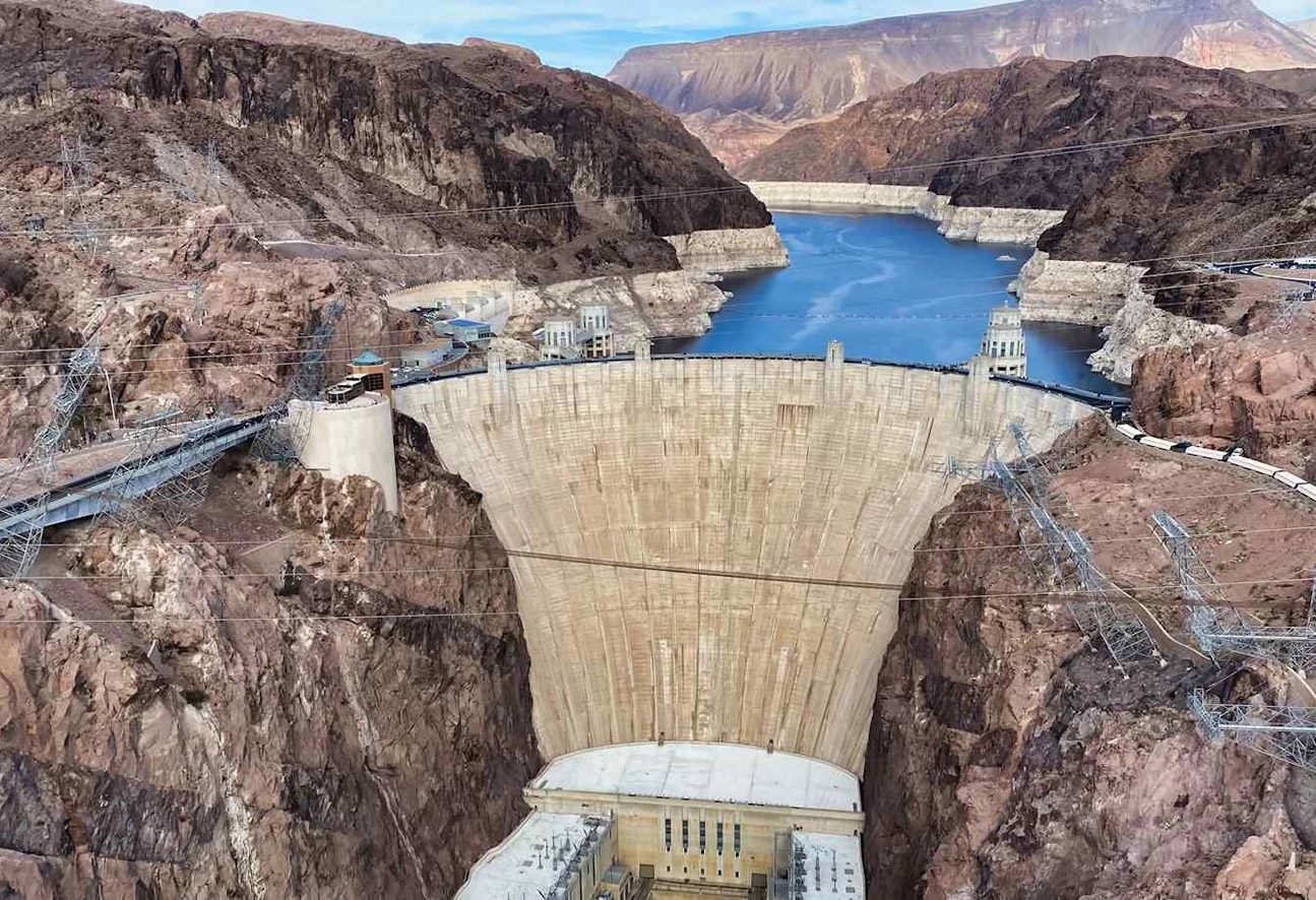 Las Vegas Day Trips: Exploring the Hoover Dam and Grand Canyon